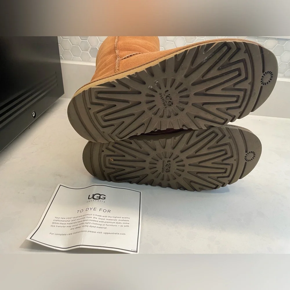UGG Australia Chestnut Brown Suede Classic‎ Tall Boots Kids 4 youth